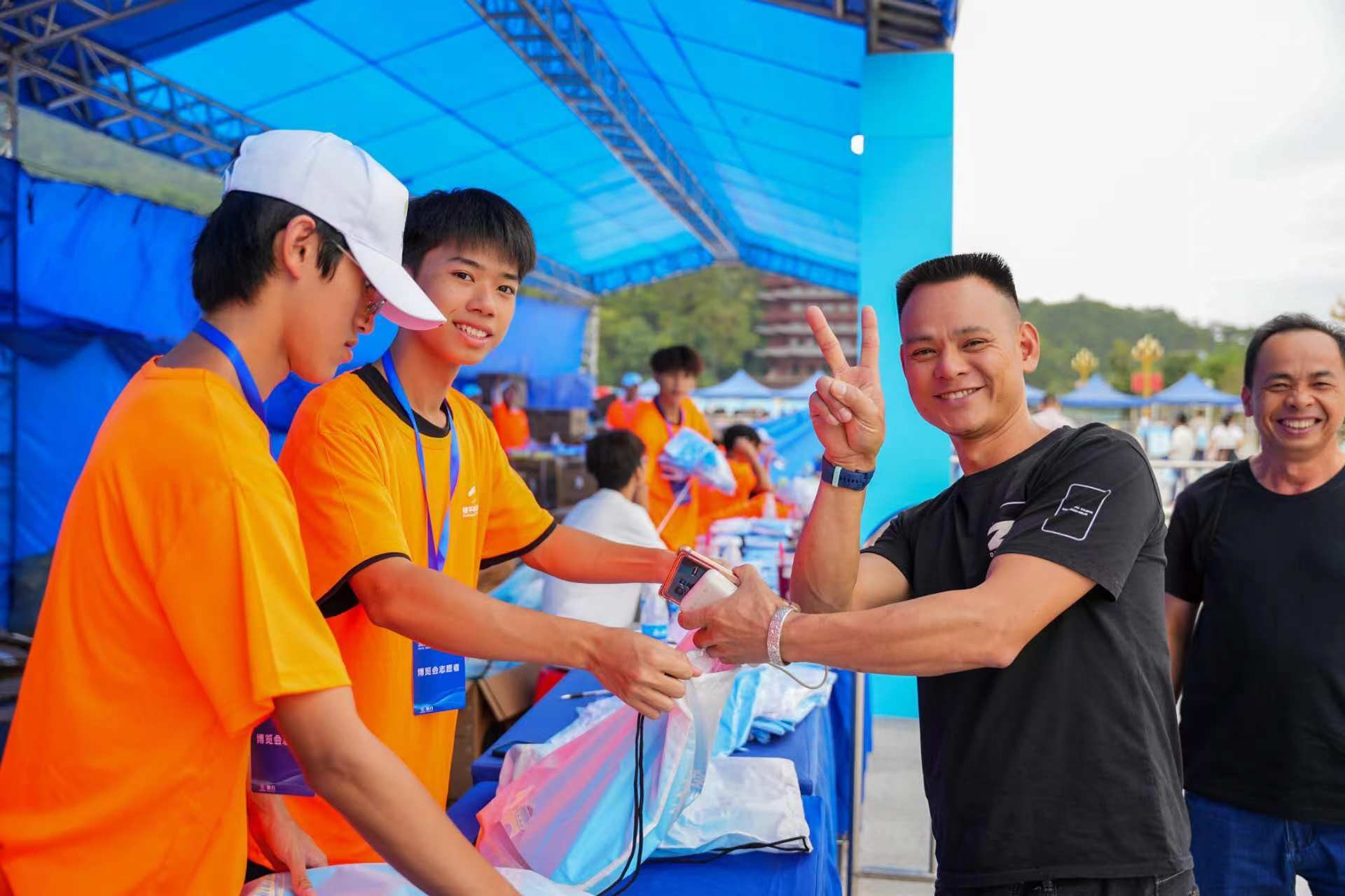 开跑倒计时！带你直击桂平半马领物现场~