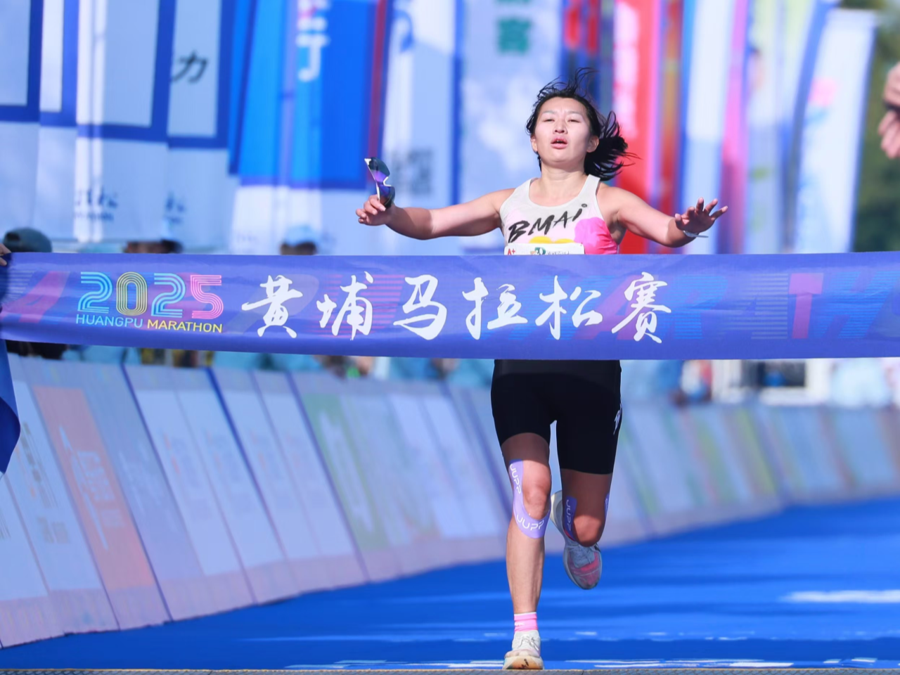 黄埔电子厂厂花文琴在家门口夺得马拉松女子组冠军