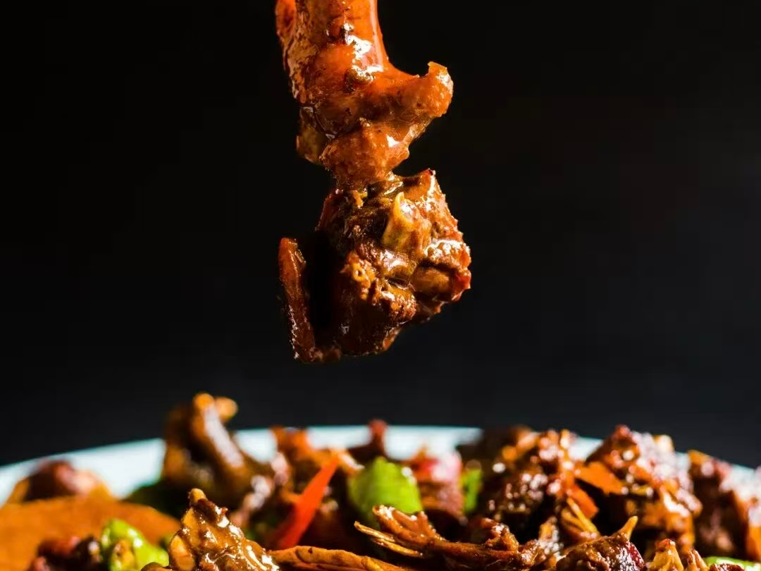 跑临马，吃炒鸡！味来餐厅100份招牌炒鸡免费送，等你来领！